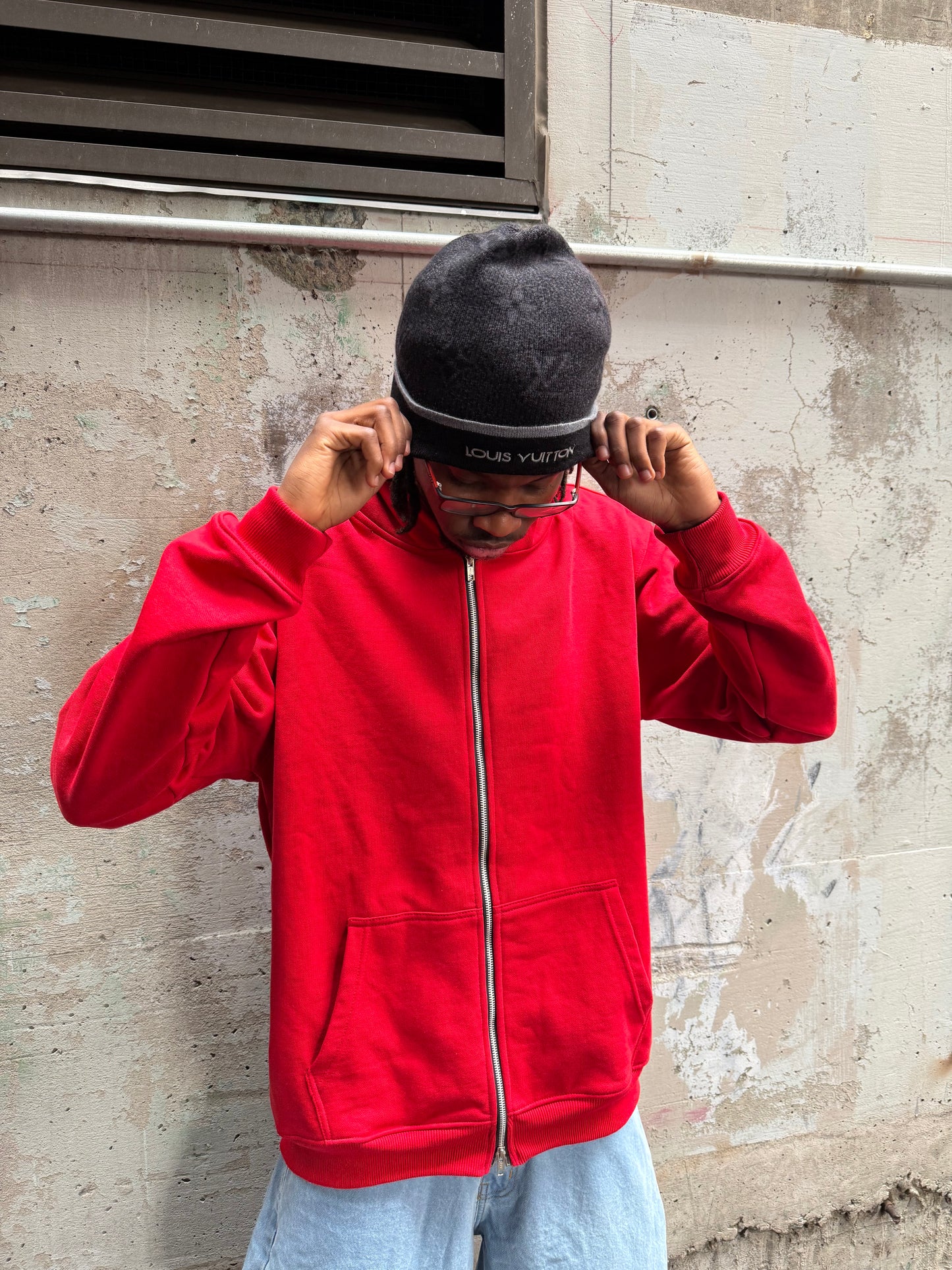 Blank red wavy zip